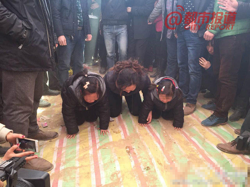 救人溺亡大学生 河南上千名群众自发参加追悼会