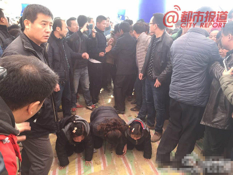 救人溺亡大学生 河南上千名群众自发参加追悼会