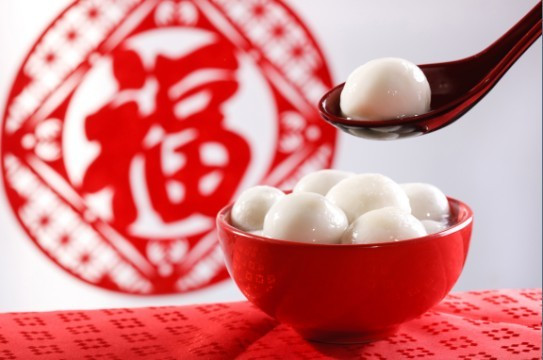 汤圆和元宵的区别？北“滚”元宵，南“包”汤圆