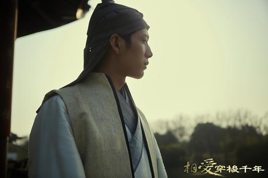 井柏然侧脸
