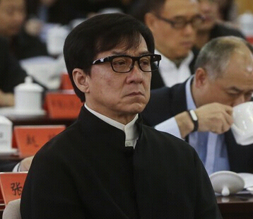 成龙反悔不再裸捐继承给房祖名 网友对此褒贬不一