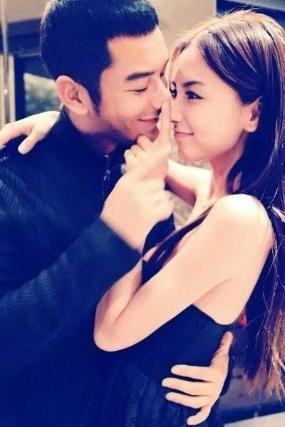 黄晓明自曝很喜欢摸胸 曾经摸过两个人胸：另一人你们知道