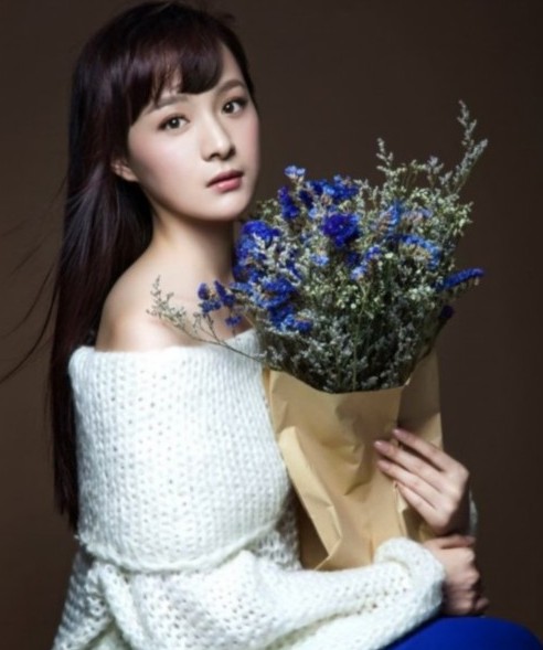 北影学霸校花李依伊海量私照 清纯搞怪完胜唐嫣杨幂