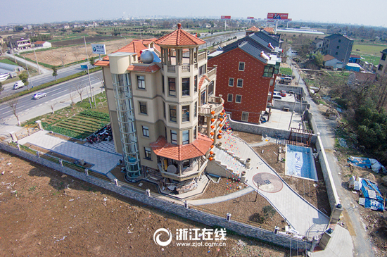 浙江土豪建农居房 有观光电梯游泳池
