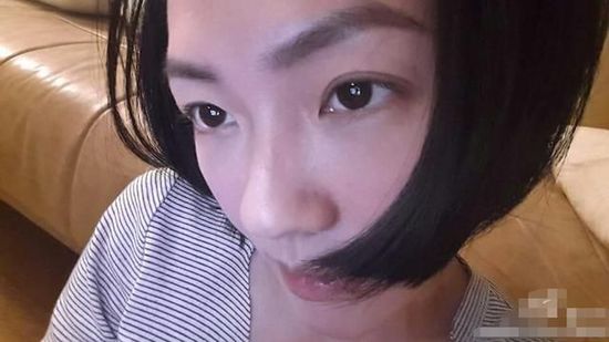 小S晒搞怪自拍照。