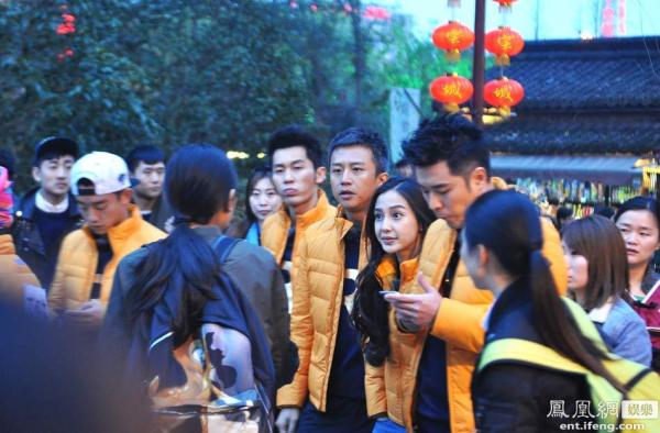 《跑男》录制现场曝光 黄晓明变黑衣人惊喜现身