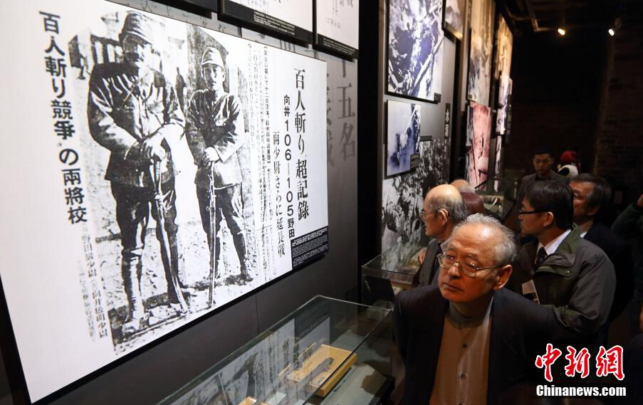 日本“村山谈话之会”参观南京大屠杀遇难同胞纪念馆