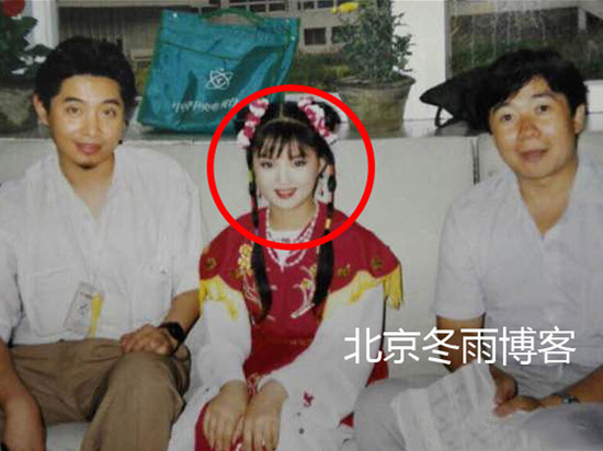 【图】蒋欣叶祖新分手 华妃娘娘8岁时少儿艺术团表演照已是十足的美人坯子