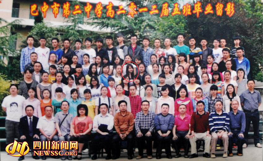 双胞胎姐妹校花走红网络貌美肤白都是学霸 青涩高中照曝光