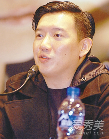 杜汶泽被用普通话提问露出“傻强”无辜表情 称这里是香港听不懂普通话