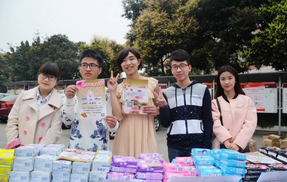 四川护理专业大学男扮女装创业卖卫生巾 月销售过万元