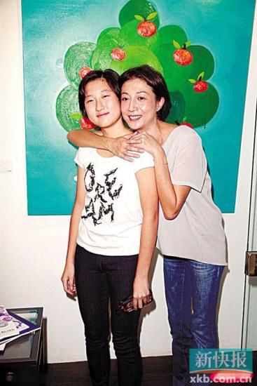 成龙私生女疑遭生母虐待吴绮莉被指三项罪名