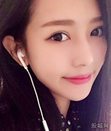 越南最美的<a href='http://www.bjxxg.cn/health/liangxing/' target='_blank'><u>女人</u></a>是青岛女孩 五官精致身材火辣海量私照来袭【组图】
