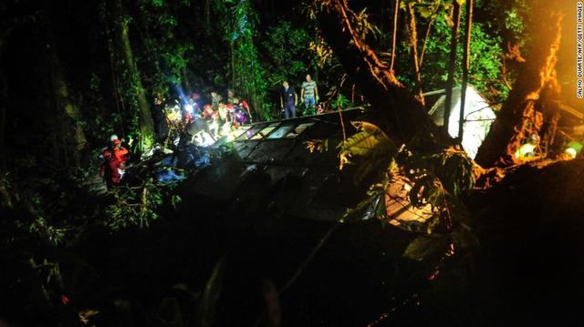 巴西一辆旅游大巴坠入400米悬崖 已致54死3伤