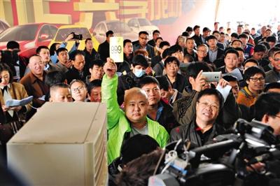 第二批中央公车拍卖百辆车全成交 总价902.7万