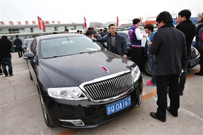 百辆公车全拍出 成交总价902.7万