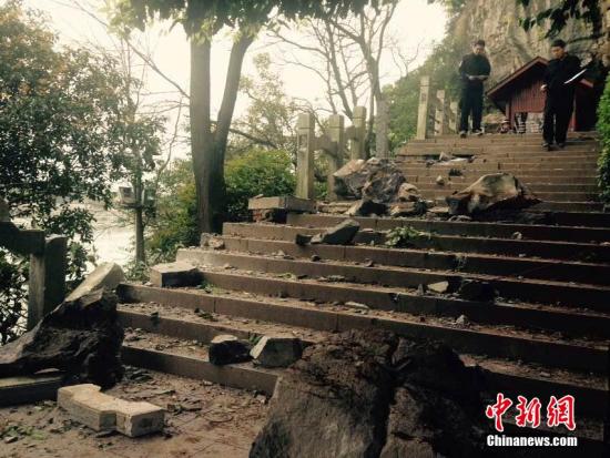 广西桂林山石坠落致7死25伤 全市排查地质隐患