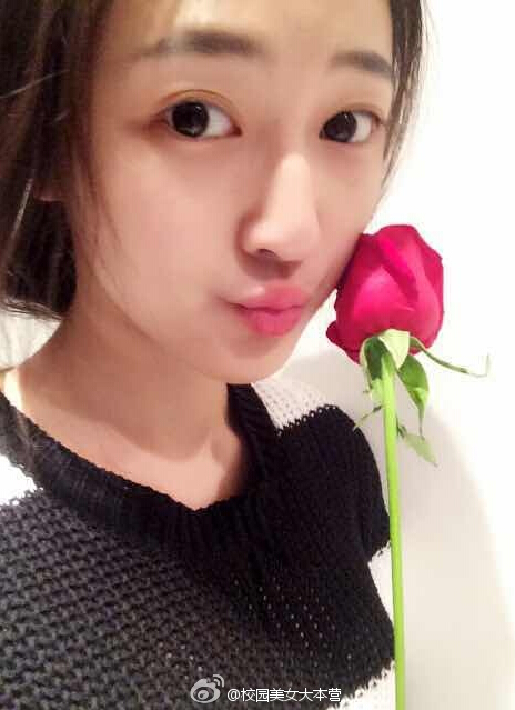 淄博17岁艺考女神孙瑞梓走红 清新美照来袭