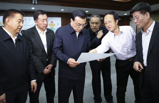 李克强考察工商总局：加快培育发展新动能