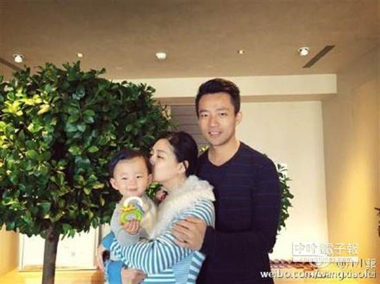 疑大S遭家暴？大S夫妇一家3口大秀幸福打破家暴传言