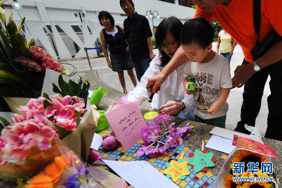 新加坡市民为建国总理李光耀送祝福