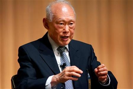 人物：李光耀曾与五代中国领导人会面 提三个“中国预言”