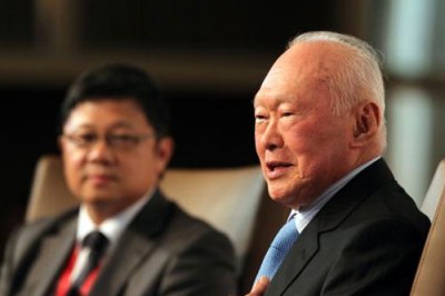 人物：李光耀曾与五代中国领导人会面 提三个“中国预言”