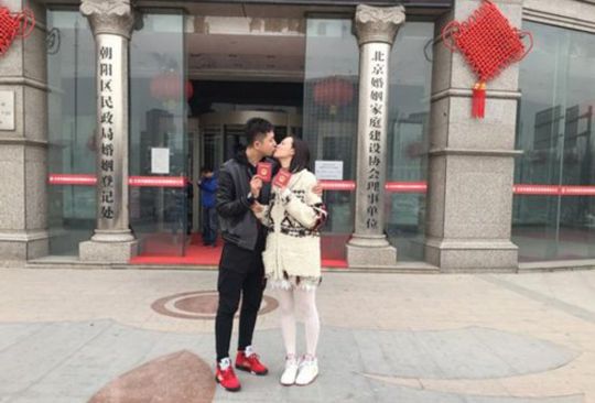 李艾与圈外男友领证 娱乐圈再添一门喜事【图】