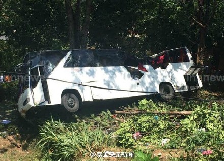 泰国普吉岛一旅游车坠崖 3名中国游客死亡17人伤