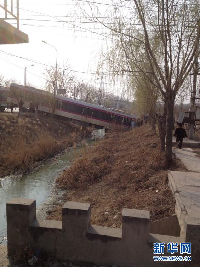 #（突发事件）（3）北京地铁亦庄线一调试列车出轨　无乘客受伤