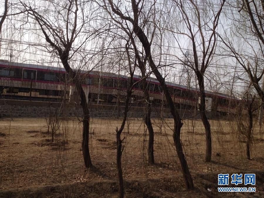 #（突发事件）（4）北京地铁亦庄线一调试列车出轨　无乘客受伤