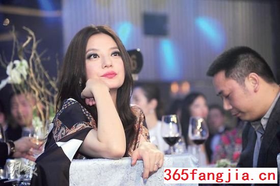 李艾与圈外男友领证 盘点不嫁男神嫁圈外土豪的十大女星（2）