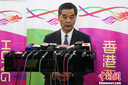 梁振英谈普选：望议员不要剥夺500万香港人投票权