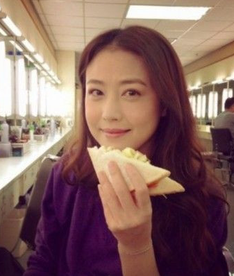 周海媚拒绝求婚 与正牌男友相恋6年揭秘过往情史