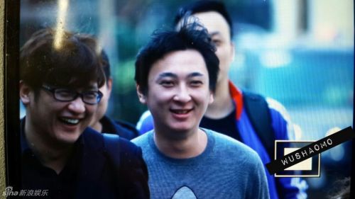 “国民老公”王思聪惊现韩国KBS 与SJ等齐进场 