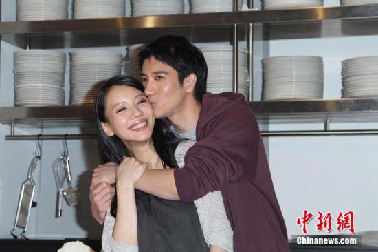 李靓蕾随夫改姓“王”？王力宏经纪人斥泄隐私