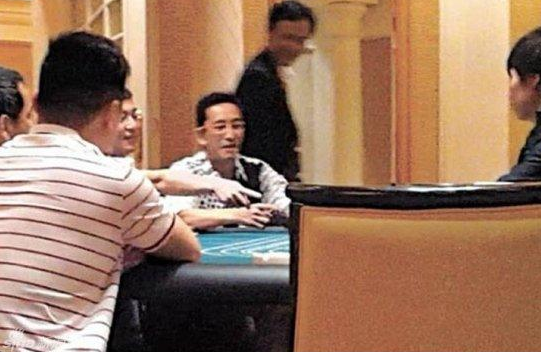 徐静蕾赌博照曝光 盘点娱乐圈那些“烂赌鬼”