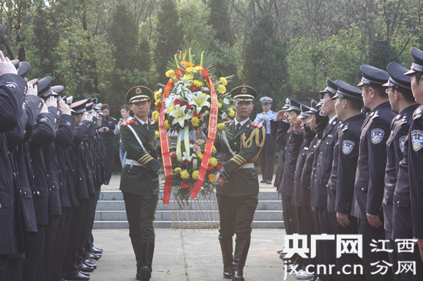 江西省公安厅举行清明祭奠公安英烈活动