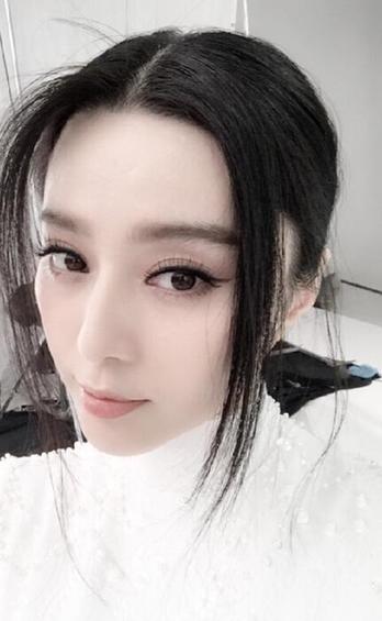 范冰冰晒美照叹四月到来 网友：想赵薇女儿了