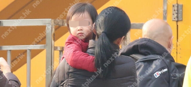 港媒刘德华3岁女儿近照 乖巧可人十分漂亮
