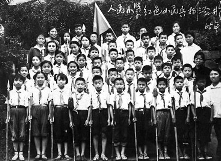 中国校服的百年变迁（组图）