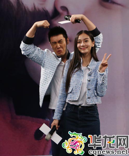 angelababy重庆被壁咚黄晓明不服 二人重庆大学高调秀恩爱