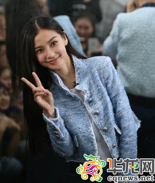 angelababy重庆被壁咚黄晓明不服 二人重庆大学高调秀恩爱