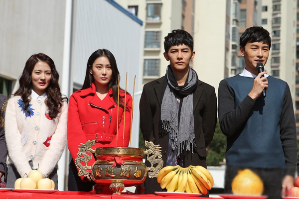 电视剧只因单身在一起演员表 郑元畅徐璐主演