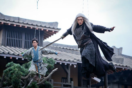 电视剧《秦时明月》现场探班照 众主演接受群访