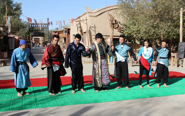 《奔跑吧》本周上演敦煌大劫案 首现背叛者联盟