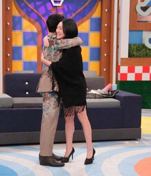 小S向旧爱黄子佼道歉 两人同台相拥痛哭