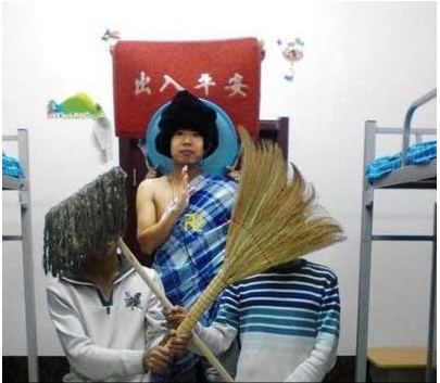 搞笑图片因为怕黑 我从小就学习不好