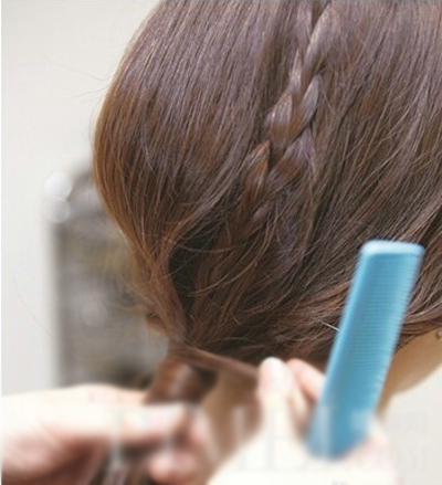 中分发型扎法步骤图解 低马尾打造韩式优雅范