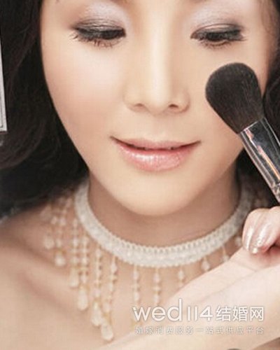 怎么样学化新娘妆 盘点最新新娘妆画法步骤